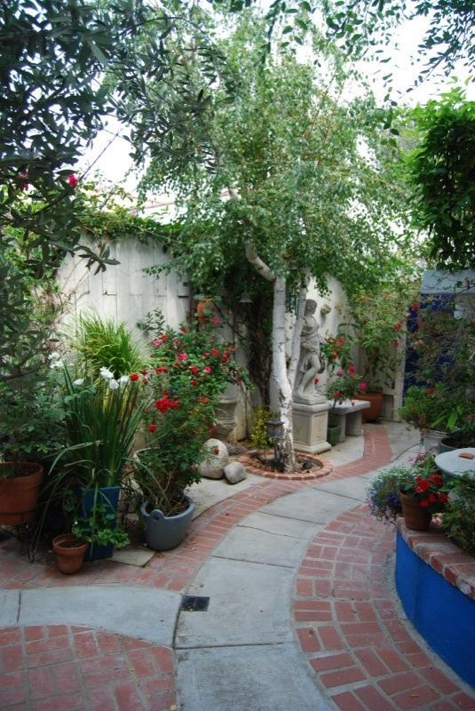 Garden Bed & Breakfast *